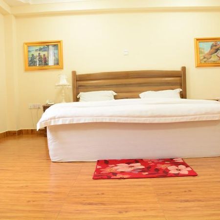 Ampomaah Hotel Акра Екстериор снимка