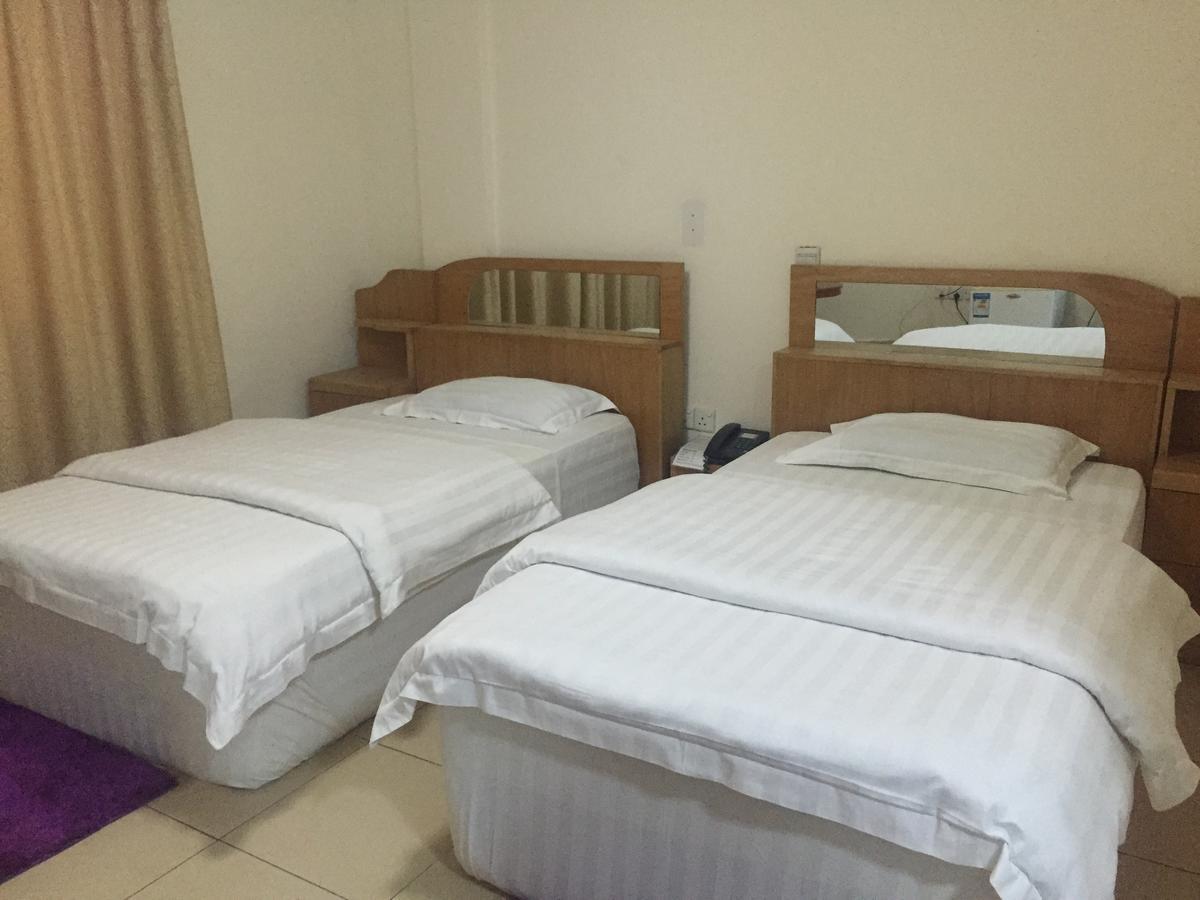 Ampomaah Hotel Акра Екстериор снимка