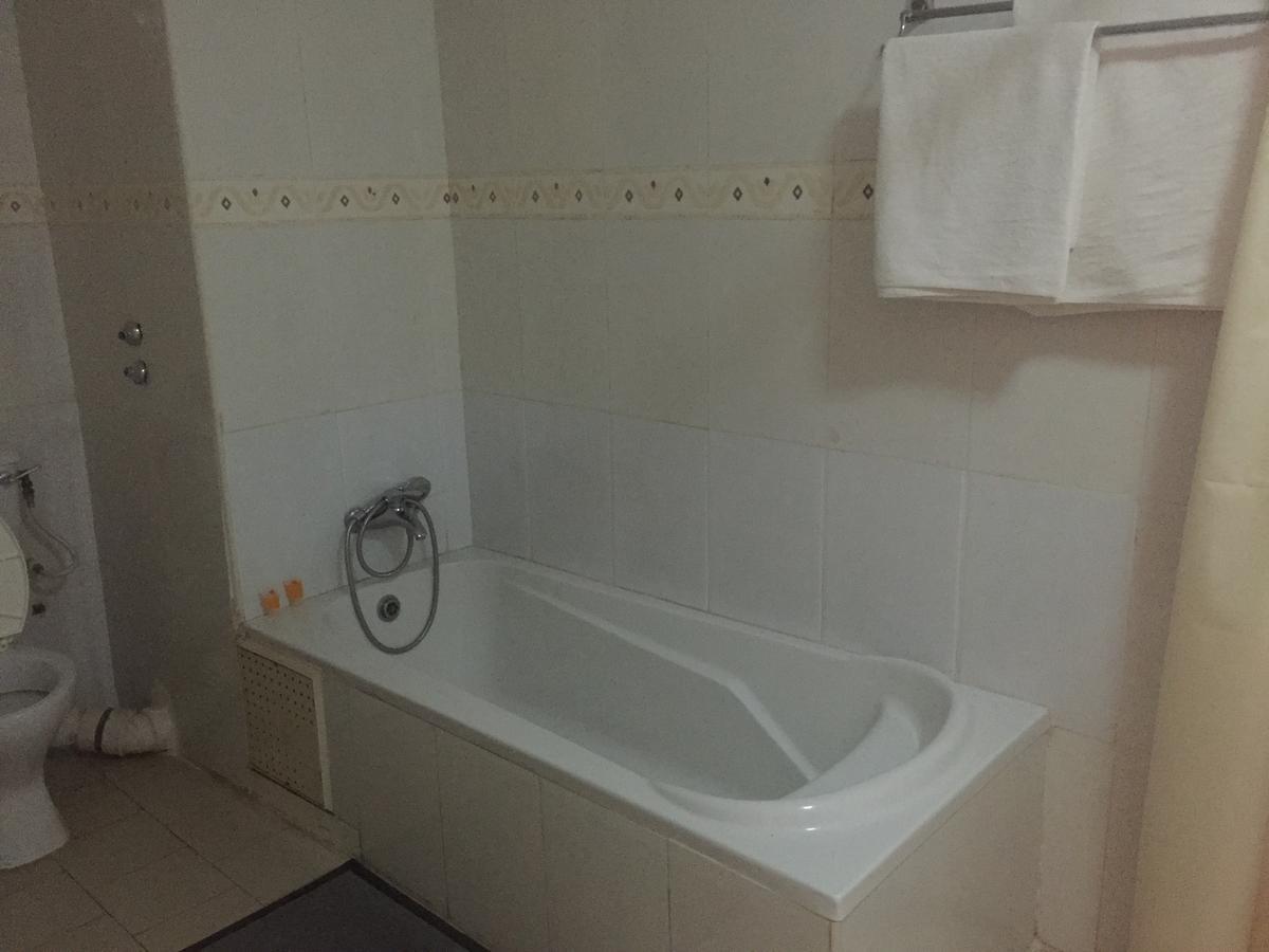 Ampomaah Hotel Акра Стая снимка