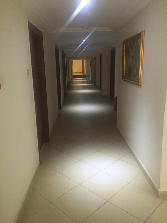 Ampomaah Hotel Акра Екстериор снимка